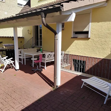Schoenes Haus Mit Garten *